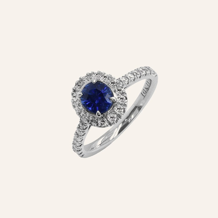 Apollo Spectacular Platinum Ring — detail view